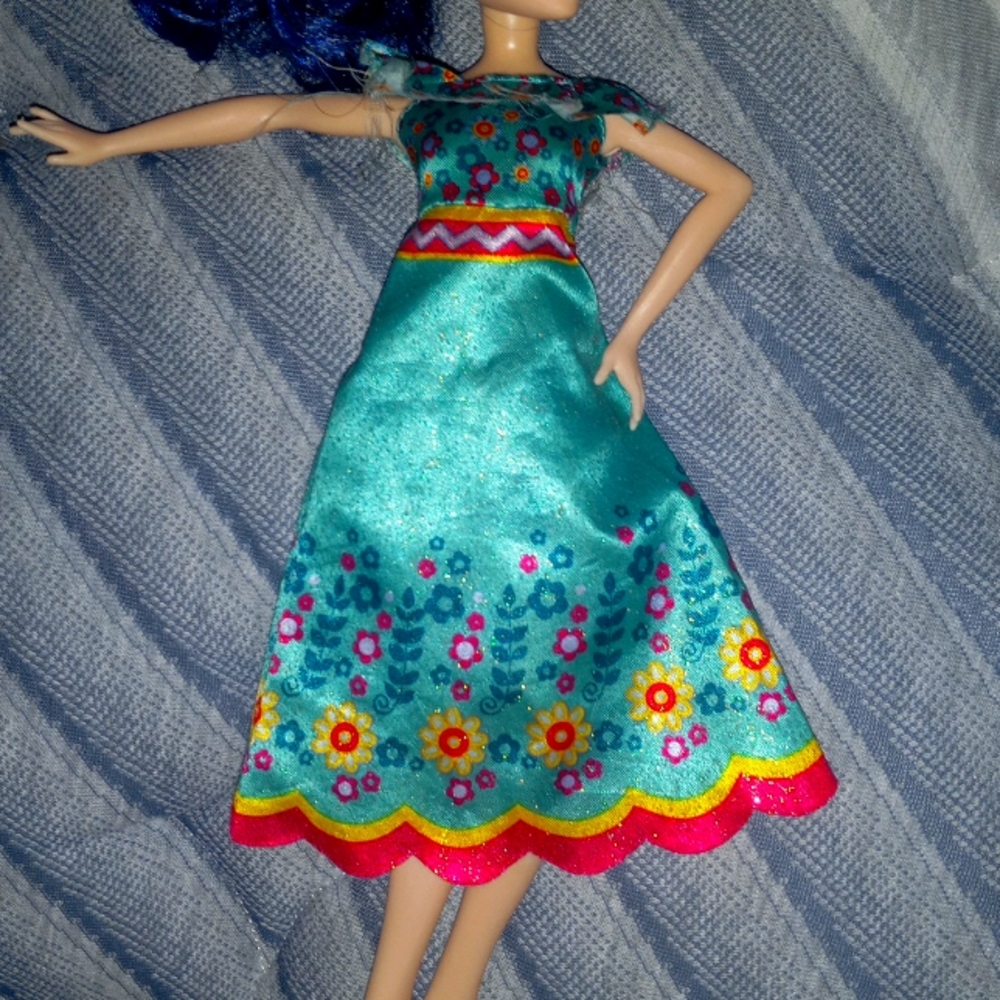 Disney Descendants Neon Lights Feature Evie Isle of the Lost - 11" Doll. - Picture 4 of 4